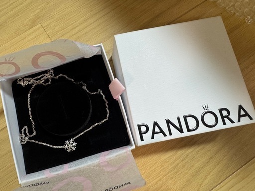 新品！Pandora 雪の結晶ネックレス 箱付き