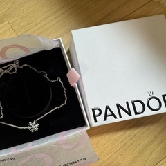 新品！Pandora 雪の結晶ネックレス 箱付きの画像