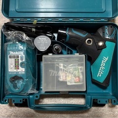 マキタ　インパクトドライバ 【本体＋充電器＋バッテリ２個＋ホルスター＋ケース】の画像