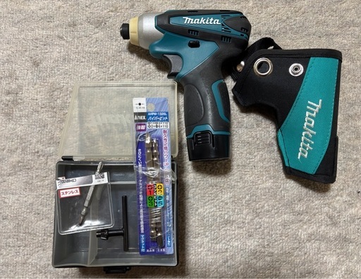3／5まで　マキタ　インパクトドライバ 【本体＋充電器＋バッテリ２個＋ホルスター＋ケース】