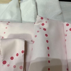 ピンクカーテン 2枚の画像