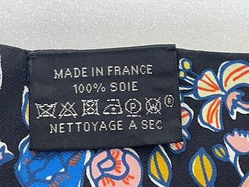 【売約】HERMES エルメス　リボン・スカーフ　シルク100％　ツイリーMILLE ET UN LAPINS 新品同様　正規品