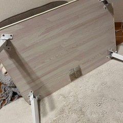折りたたみテーブルの画像