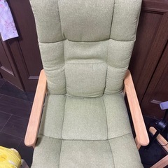 破れあり高座椅子の画像