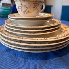 値下げしました　🌸花柄皿🌸とコーヒーカップのセットの画像