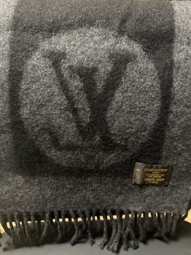 VUITTONのマフラー２枚セット