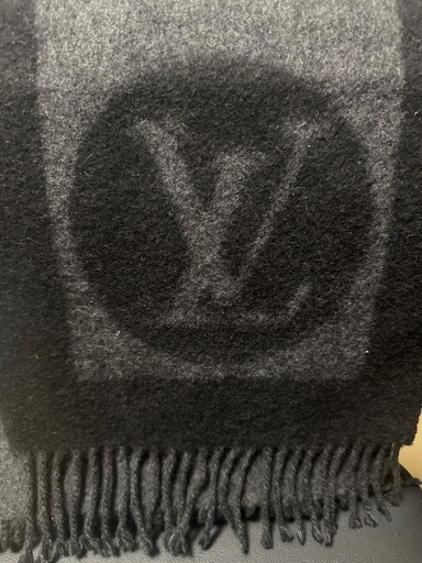 VUITTONのマフラー２枚セット