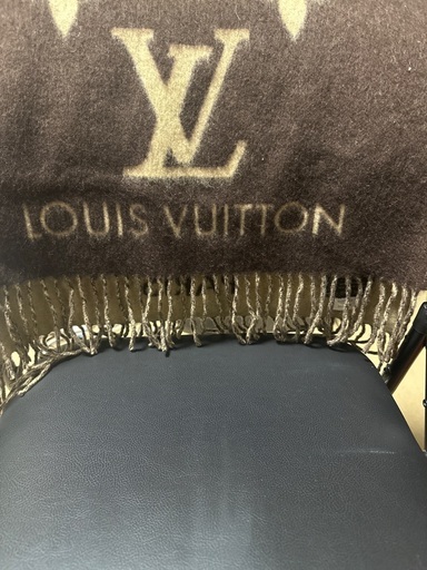 VUITTONのマフラー２枚セット
