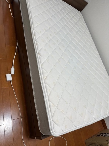 ニトリのセミダブルベッド（引き出し付き）