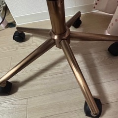 アイボリー ダイヤモンドキルティング デスクチェア 白　椅子の画像