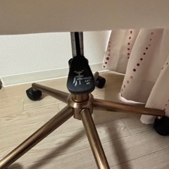 アイボリー ダイヤモンドキルティング デスクチェア 白　椅子の画像