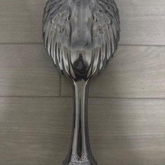 ヘアブラシと持ち運び鏡のセットの画像