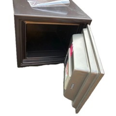 ダイヤル式耐火金庫 鍵付き の画像