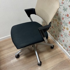 コクヨ回転椅子の画像