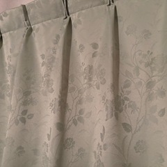 カーテンの画像