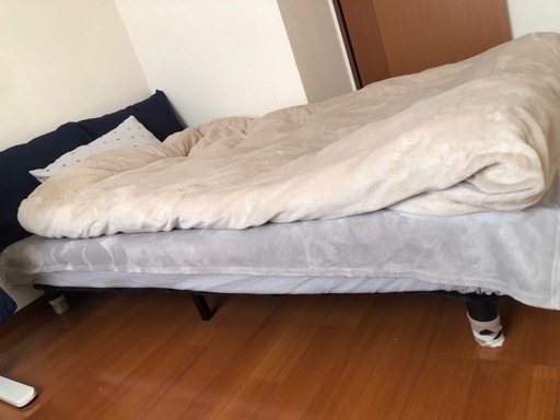 ベッド🛏️ (xiaona zou) 竹橋のベッド《ダブルベッド》の中古あげます