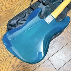 緑のベース　おまけの弦付きの画像