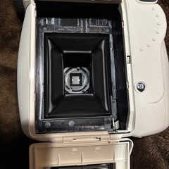 ほぼ未使用！instax mini 8+ ホワイト 本体とフィルム付きの画像