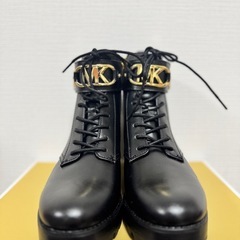 箱付き✨新品未使用　MICHAEL KORS レザーレースアップブーツの画像