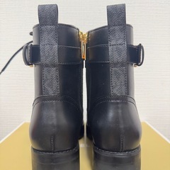箱付き✨新品未使用　MICHAEL KORS レザーレースアップブーツの画像