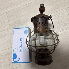 レトロな電球，花瓶の画像