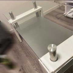 ガラスローテーブルの画像