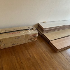 🉐白系のフロア材1坪分🉐の画像