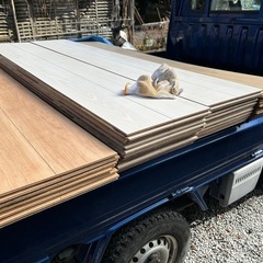 🉐白系のフロア材1坪分🉐の画像