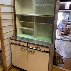 🉐無料🉐シングルベッド、マットレス、食器棚、化粧棚無料！の画像