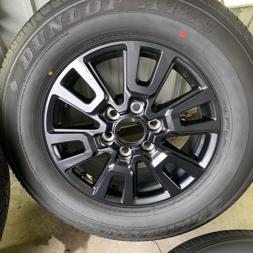 ランドクルーザー新車から外した物265/ 65R18純正2025年5月日本製、ナット24個セット埼玉県発