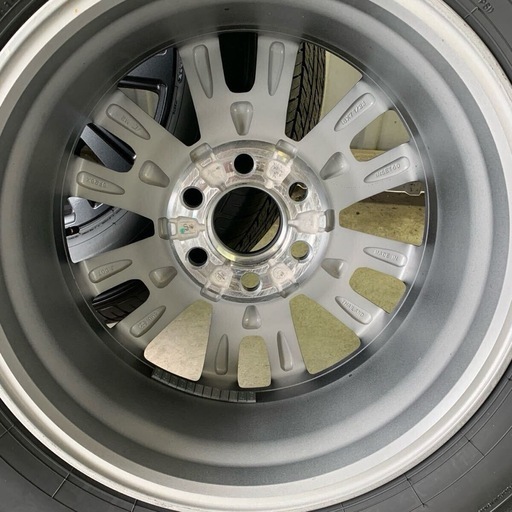 ランドクルーザー新車から外した物265/ 65R18純正2025年5月日本製、ナット24個セット埼玉県発