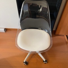 キャスター付き　椅子の画像