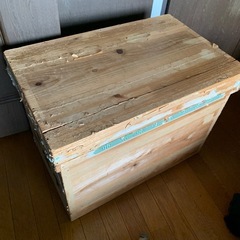 古いお茶箱、横43、縦49、奥行68、中はブリキの画像