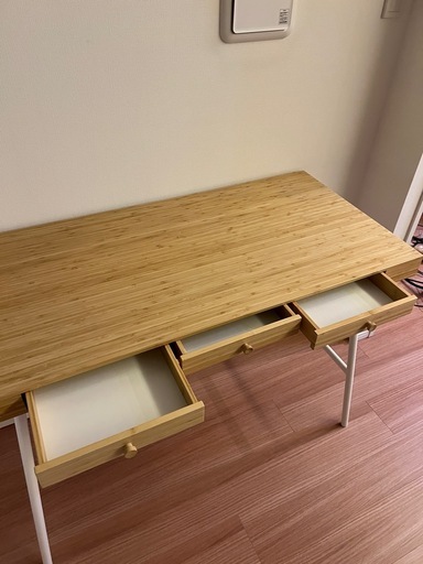 IKEAデスク (LILLÅSEN リルオーセン)