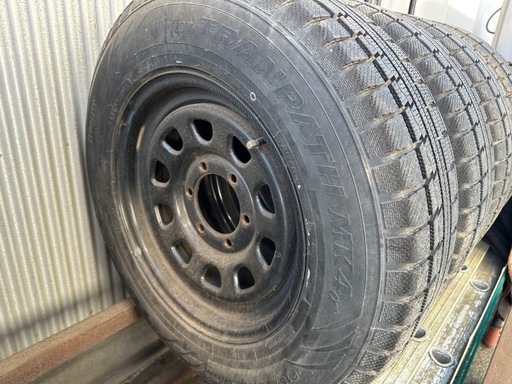 スタッドレス　ハイエース、キャラバン215/70R16