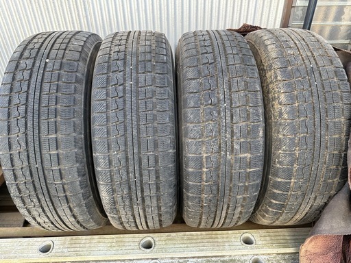 スタッドレス　ハイエース、キャラバン215/70R16