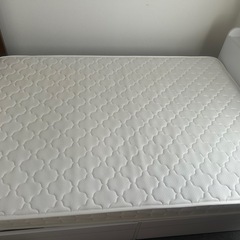 ダブルベッドの画像