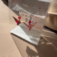 折り鶴ピアスの画像