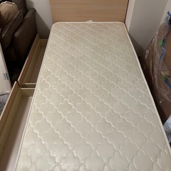 シングルベッド、ベッドフレーム下収納付きの画像