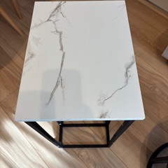 【無料】大理石色サイドテーブルの画像