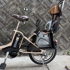 ブリヂストンの電動自転車 8.9ah バッテリー チャイルドシート2台付きの画像
