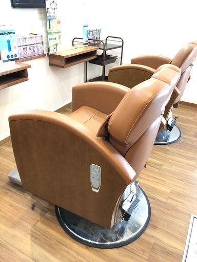 理美容電動式椅子2台セット   定価1台25万  美容室 理容室 LEON 理美容電動式椅子2台セット 定価1台25万 美容室 理容