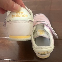 ニューバランス　14センチ　ピンク靴　の画像