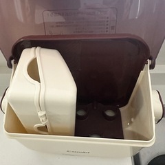 Combi 哺乳瓶 電子レンジ消毒ケース（使用感あり）の画像