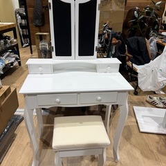 【値下げしました】猫脚 ドレッサー 三面鏡 スツール付き ホワイト 鏡台 化粧台 アンティーク調 姫系 エレガント 引き出し4杯 収納 の画像