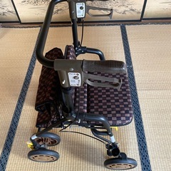 介護用　歩行器
の画像
