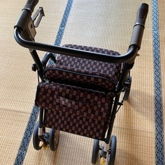 介護用　歩行器
の画像