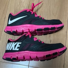 NIKE レディース シューズ 23.5㎝の画像