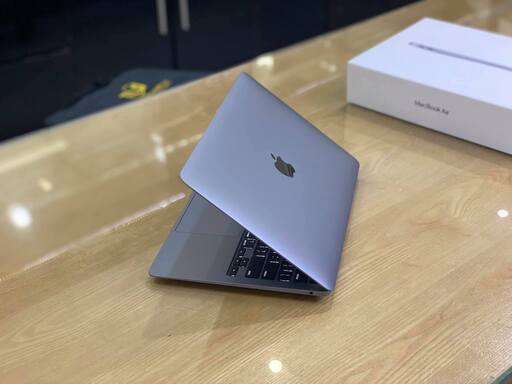 【美品】2020年製 13インチ MacBook Air / Intel i5 / 8GB / 箱あり