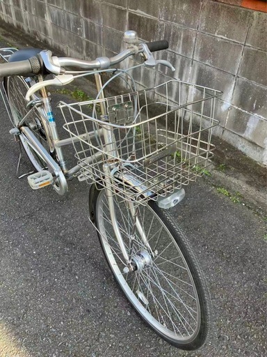 26インチ、オートライト、3段変速機付き自転車です。